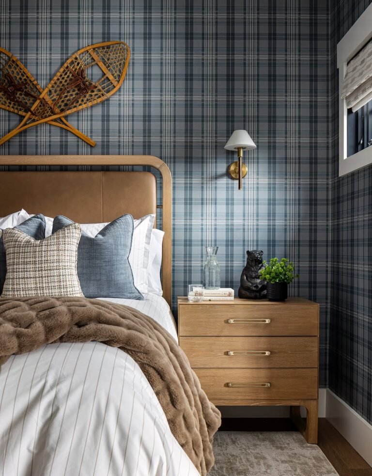 10 Plaid and Flannel Bedroom Decor Inspiration Ideas
