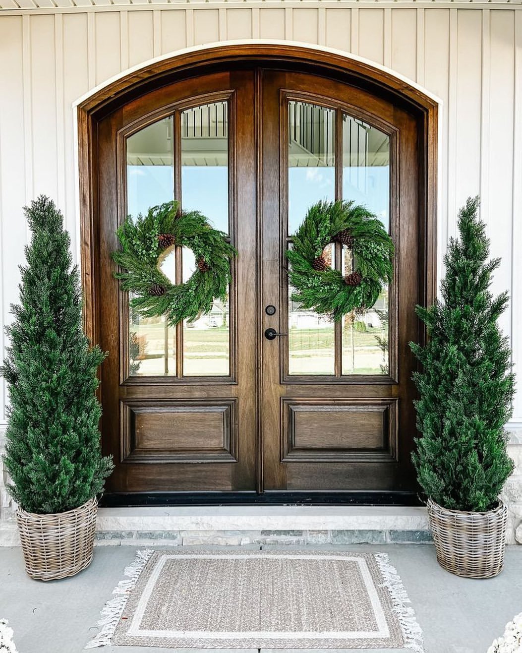 Happy Saturday friends Dont mind us just here admiring @stephens.living timeless and faux eve